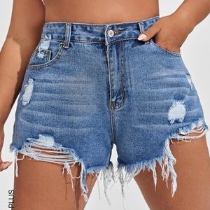 Ripped raw hem distressed shorts